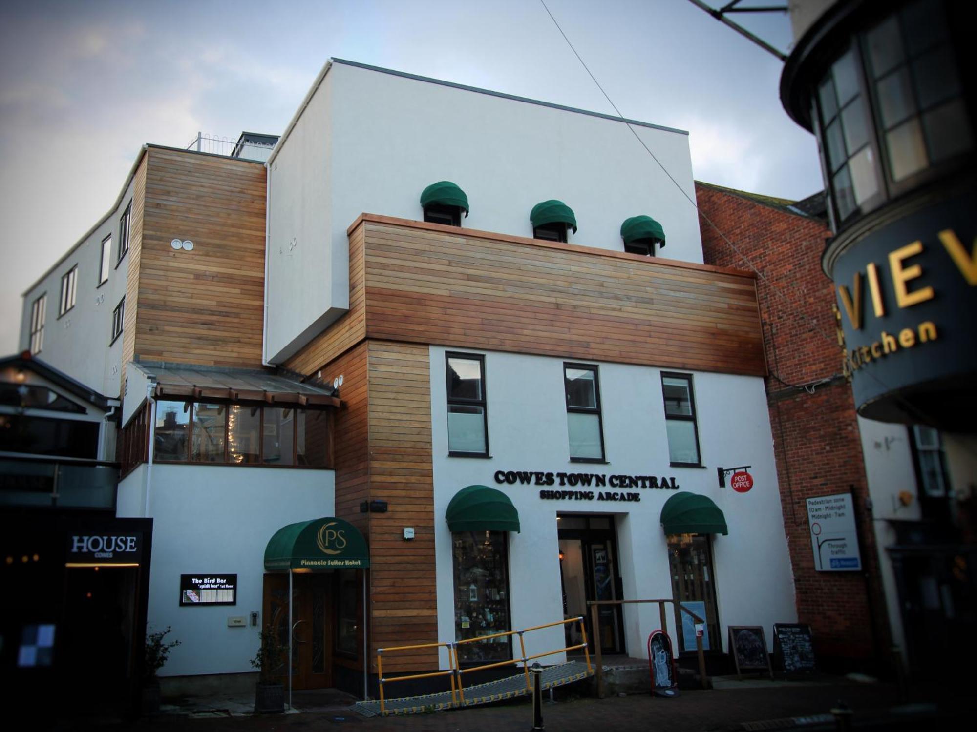 Pinnacle Suites Hotel Cowes  Exterior photo