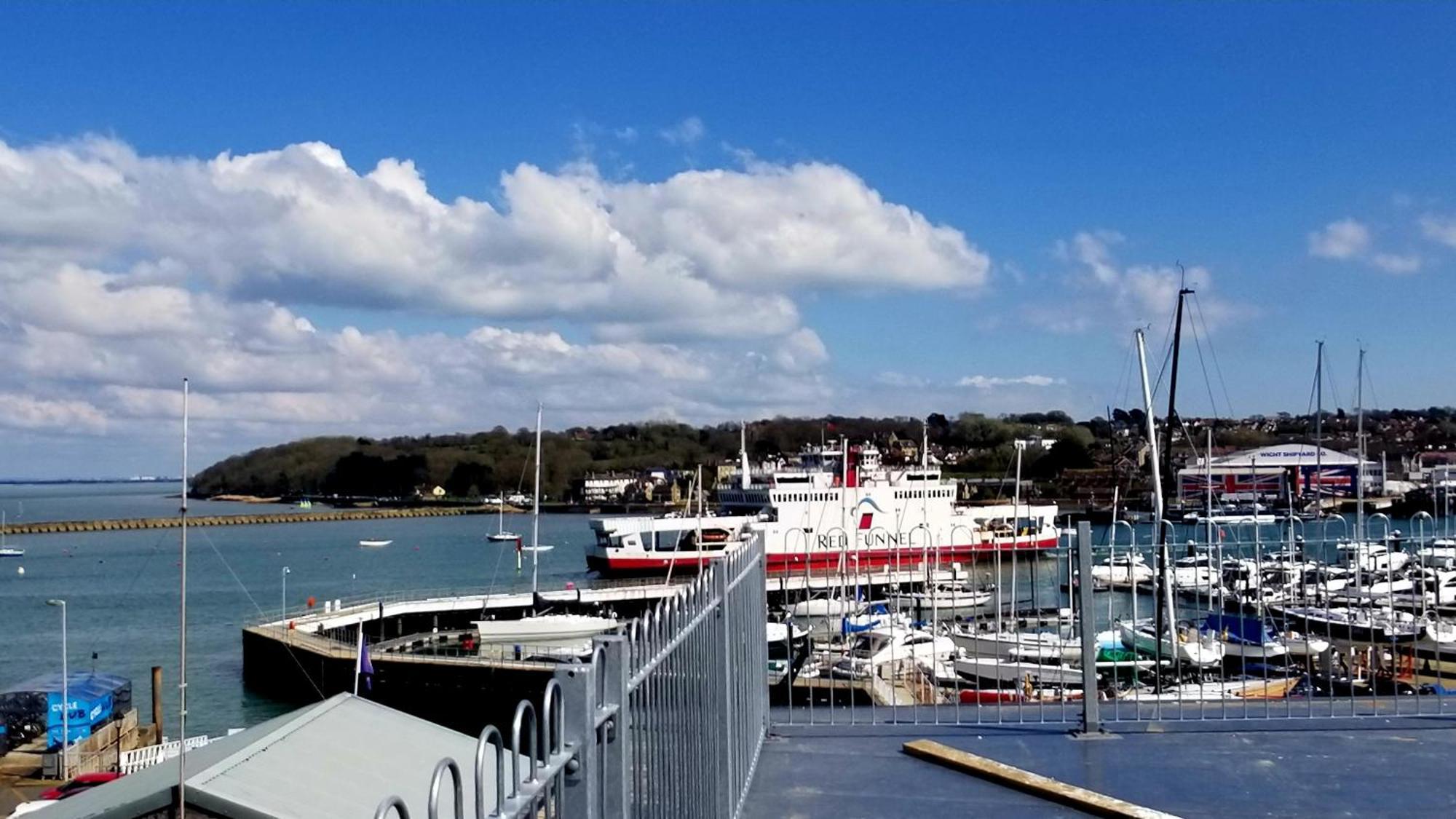 Pinnacle Suites Hotel Cowes  Exterior photo