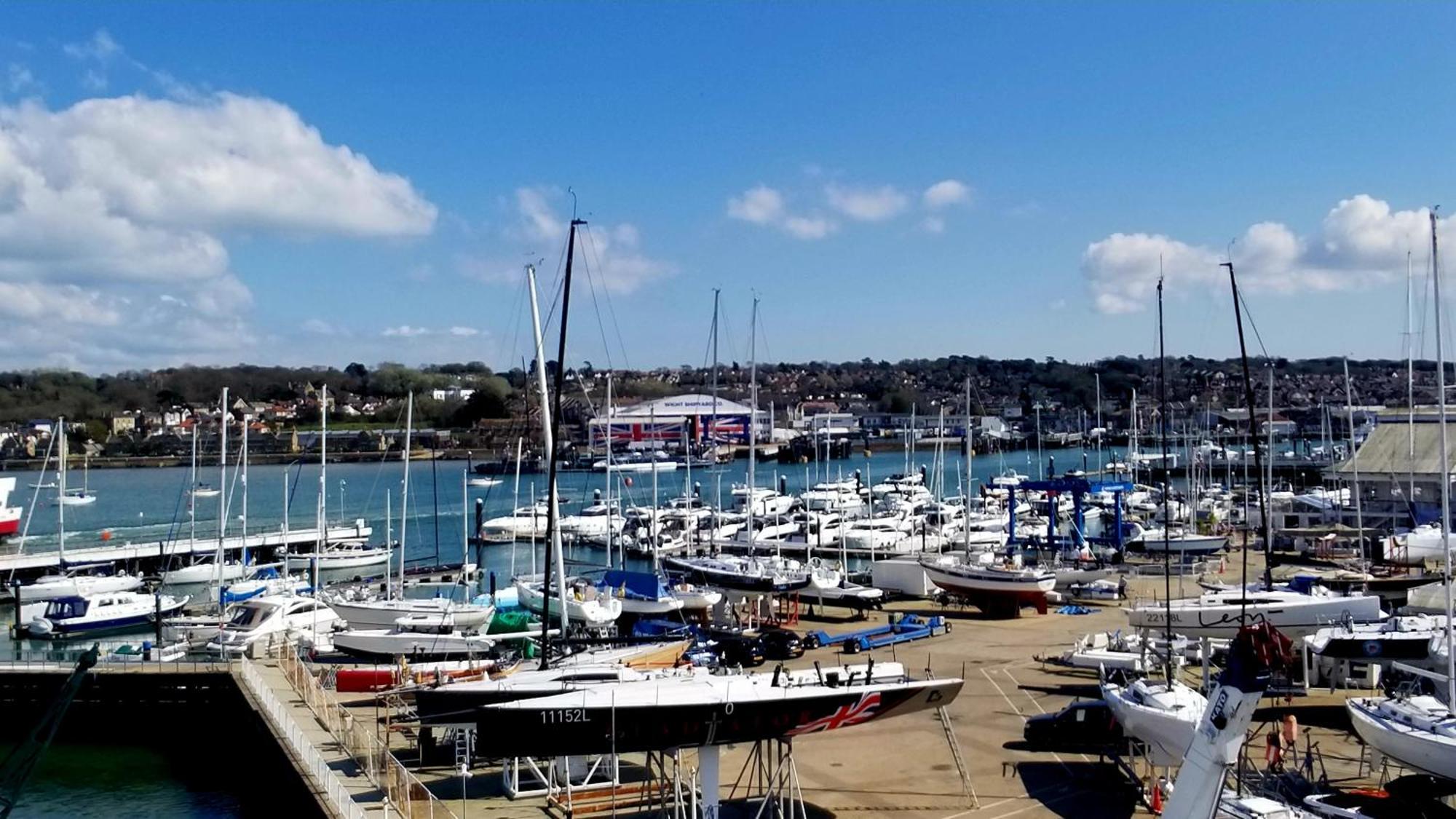 Pinnacle Suites Hotel Cowes  Exterior photo