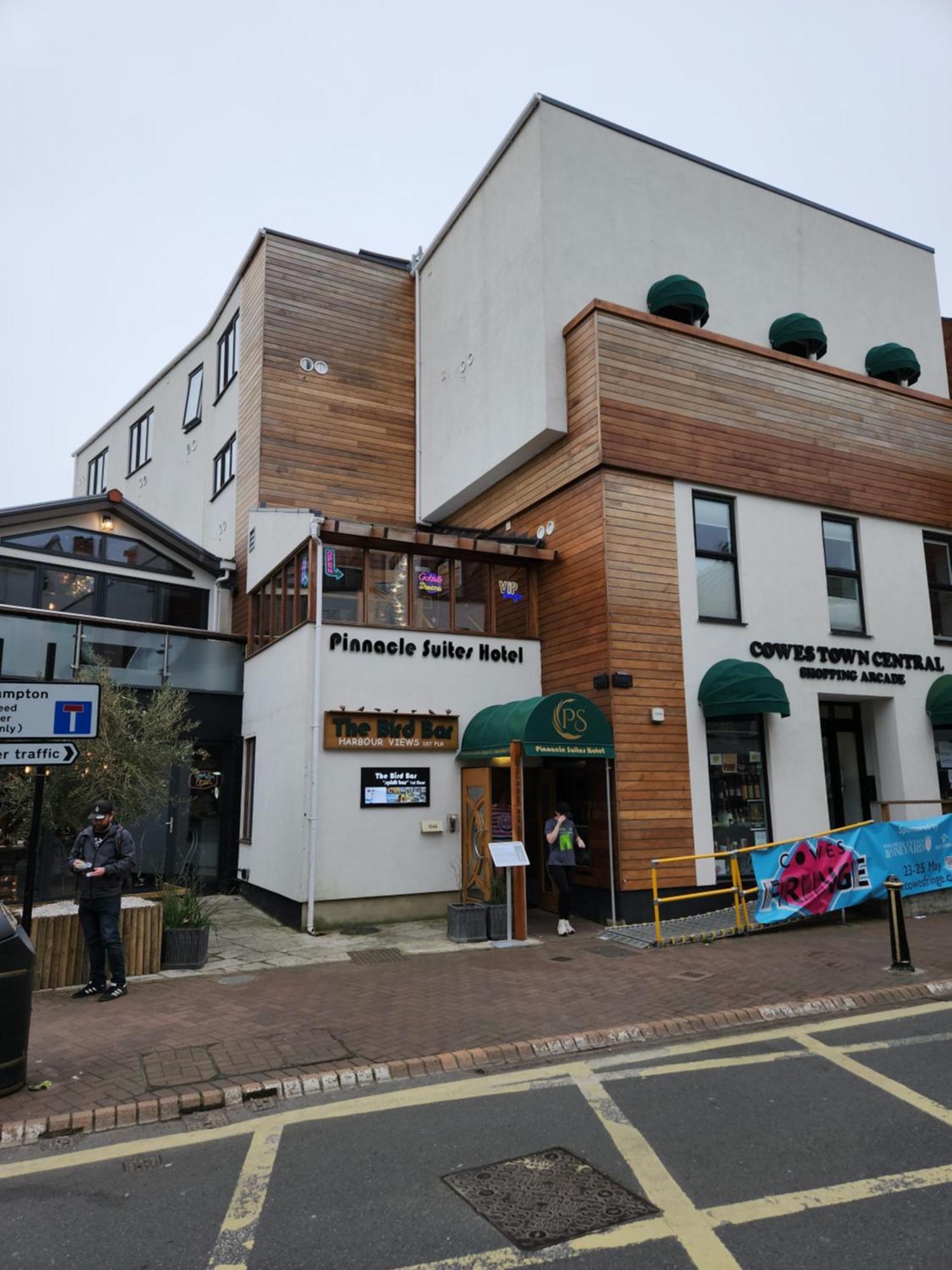 Pinnacle Suites Hotel Cowes  Exterior photo